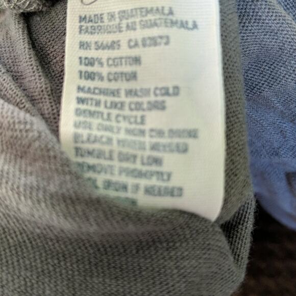 AMERICAN EAGLE Gray Graphic V-neck Tee with Bleach Dyed Spots Size Large - Picture 9 of 9